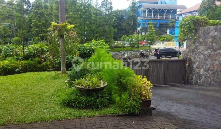 Luxury House on Dago Main Road! Strategic & Comfortable Location 2