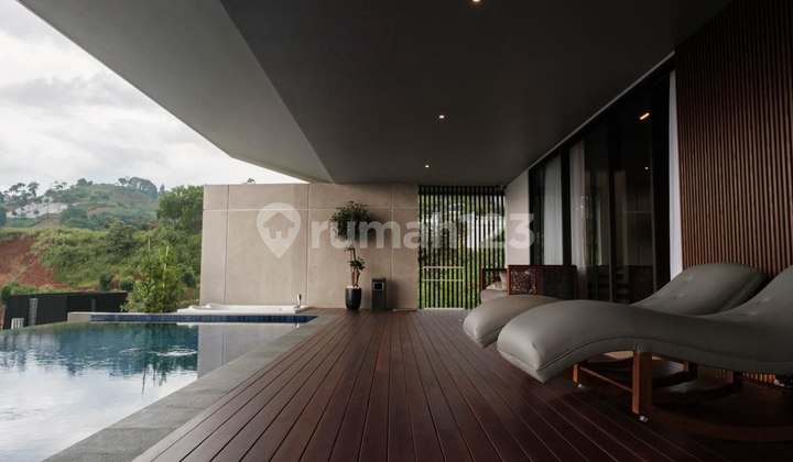 Luxurious Villa with an Exclusive Environment at Dago Resort Bandung 2