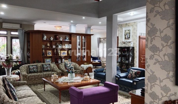 Two-Story House in a Strategic Location Hook Near Pondok Hijau 2