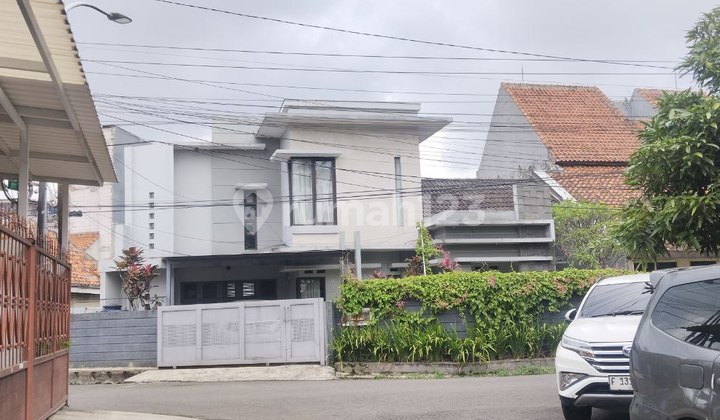 Rumah Minimalis 2 Lantai di Ciateul Depan Taman Dekat Pungkur Rumah Minimalis 2 Lantai di Ciateul Depan Taman Dekat Pungkur