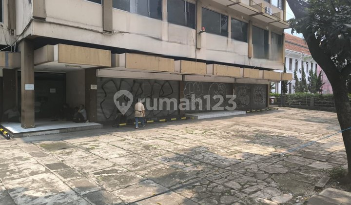 Ruang Usaha Main Road Jl. Merdeka Cocok untuk Bank & Showroom Ruang Usaha Main Road Jl. Merdeka Cocok untuk Bank & Showroom