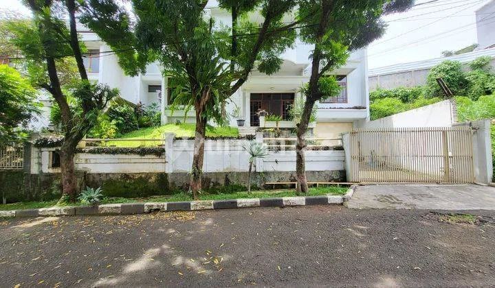 Well-Maintained Old House in Surya Setra, Strategic Location, Flood-Free Well-Maintained Old House in Surya Setra, Strategic Location, Flood-Free