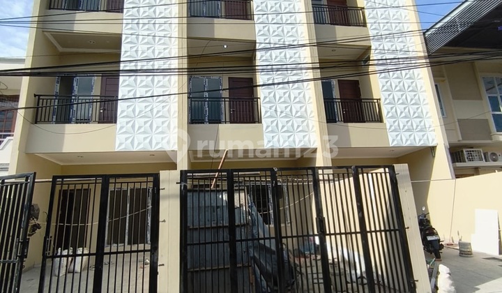 New 3-Story Modern Minimalist House in Duri Kepa, West Jakarta New 3-Story Modern Minimalist House in Duri Kepa, West Jakarta