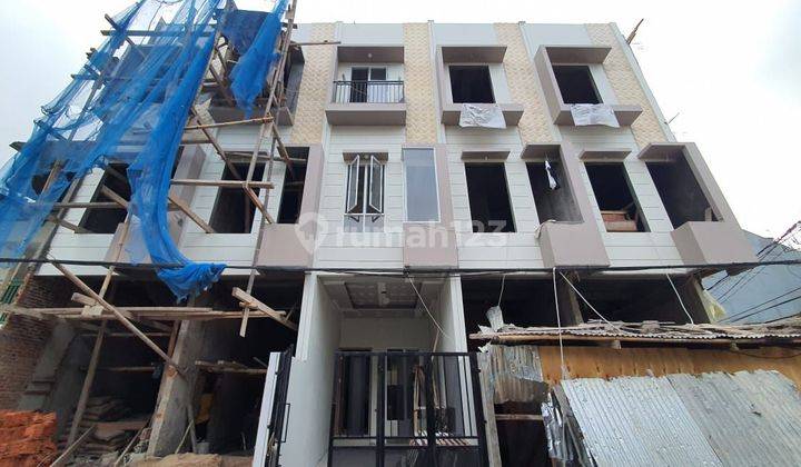 Rumah Di Jl Taman Ratu Jakarta Barat 3 Lantai Shm Baru Timur 1