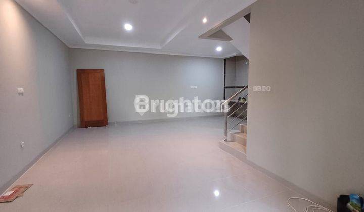 Rumah 3 Lantai Baru Unfurnished Sertifikat Hak Milik di GREEN VILLE, Jakarta Barat 1