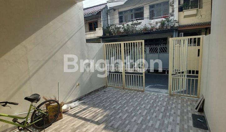 Rumah Minimalis 3 Lantai Tanjung Duren Jakarta Barat 1