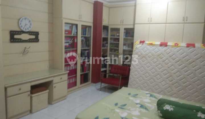 Rumah Siap Huni 4 Lantai Taman Sari Jakarta Barat