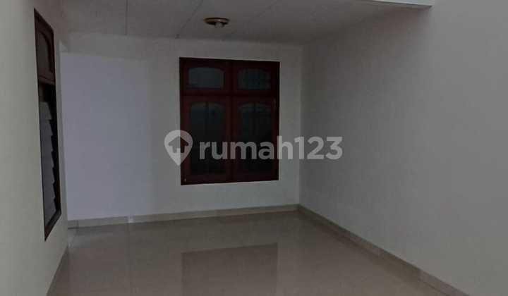 Nice 1.5-Story Well-Maintained House Ready to Occupy in Jelambar Nice 1.5-Story Well-Maintained House Ready to Occupy in Jelambar