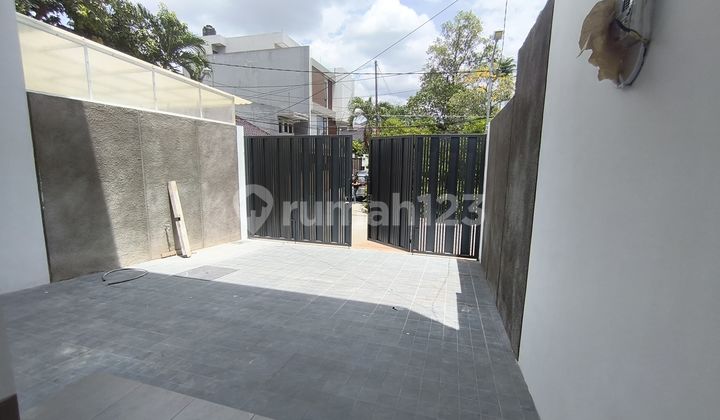Rumah baru 2,5 Lantai Modern Minimalis Shm Sunrise Garden Jakarta barat 2