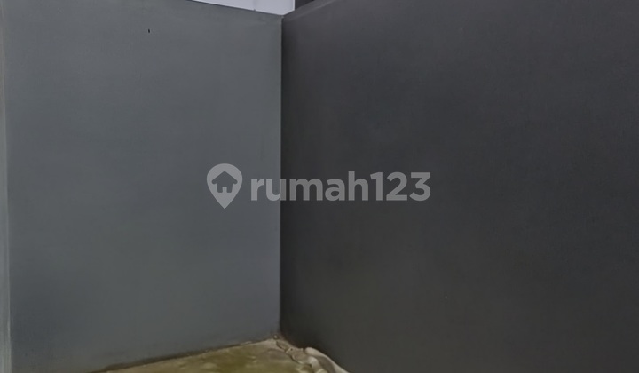 Commercial Shop House 3.5 Floors Suitable for Business Green Ville Jakarta Ville 2