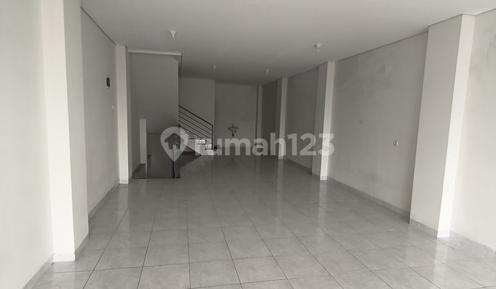Commercial Shop House 3 Floors, Ready to Occupy, Suitable for Business, Meruya, West Jakarta. 2