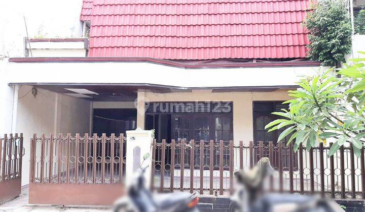 Rumah Minimalis Kondisi Terawat di Taman Meruya Ilir, Kebon Jeruk 1