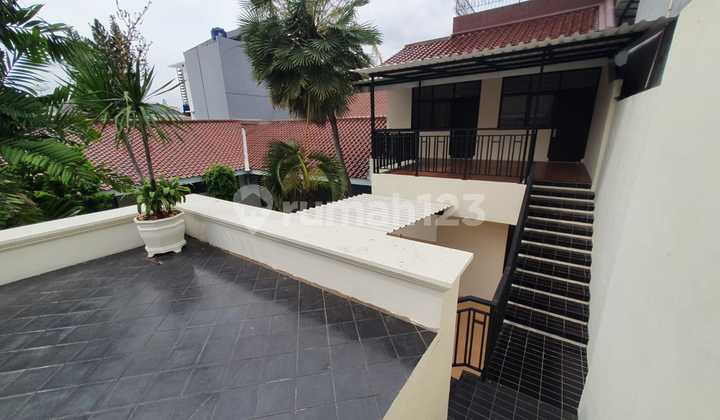 Rumah Mewah Dengan Kolam Renang di Menteng Jakarta Pusat 10