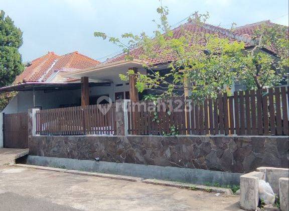 Rumah Dekat Kampus Bangunan Terawat di Jl Bunga Sansivera Malang 1