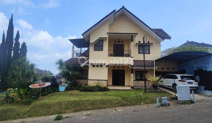 Rumah Villa Full Furnish 2 Lantai di Batu Malang 1