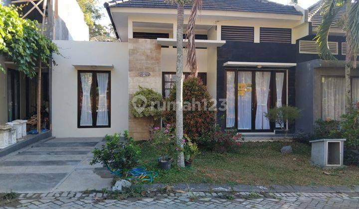 Rumah Villa Dekat Tempat Wisata di Batu Malang 1