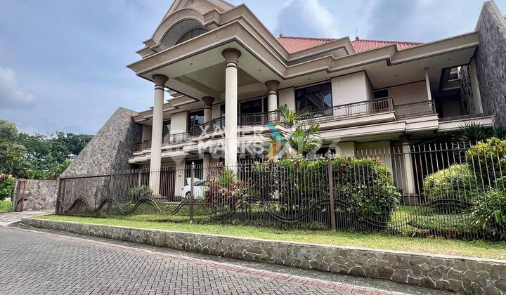 Rumah Klasik Mewah Kawasan Ijen Boulevard Malang