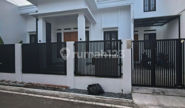 Rumah Baru Lokasi Pusat Kota di Letjen S Parman Malang Rumah Baru Lokasi Pusat Kota di Letjen S Parman Malang