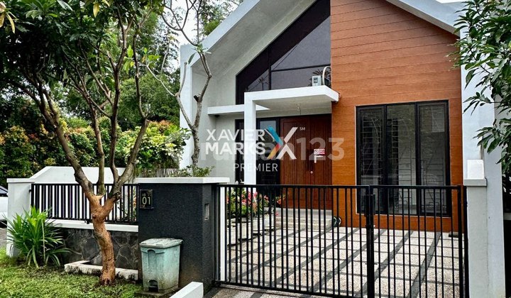 Ready-to-Occupy Hook House in Greenland Tidar, Malang