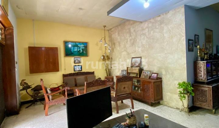 Rumah Hook Klasik di Jl Buah-Buahan Malang
