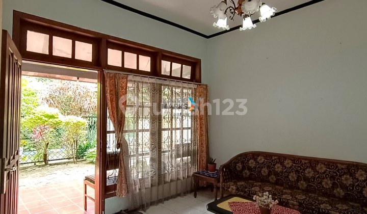 Rumah Klasik Dekat Unisma di Jl Tata Surya Malang 2