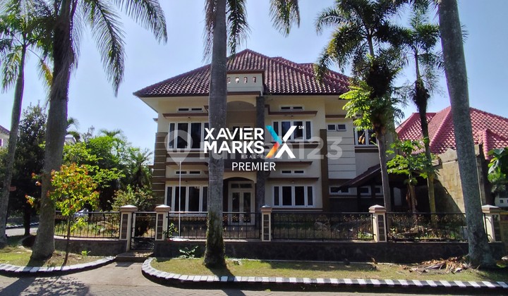 Luxury House Hook at Bargain Price in Permata Jingga Malang