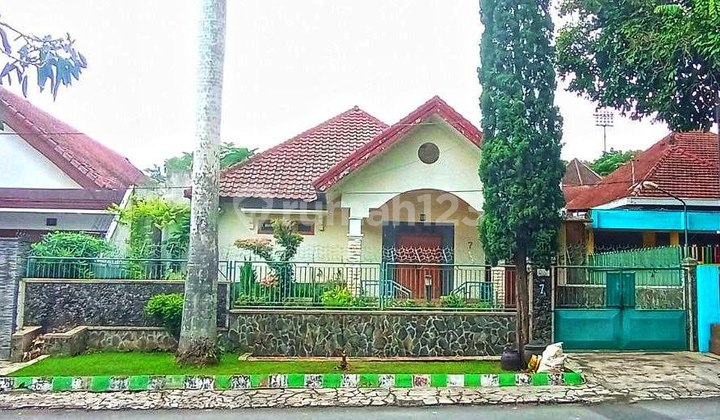 Rumah Klasik Lokasi Preemium di Jl Gunung-Gunung Malang Rumah Klasik Lokasi Preemium di Jl Gunung-Gunung Malang
