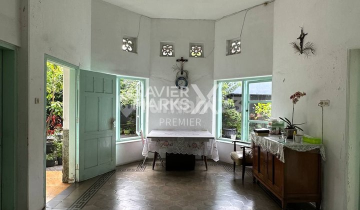 Classic House in the City Center Near the Station on Dr. Sutomo Street, Malang 2