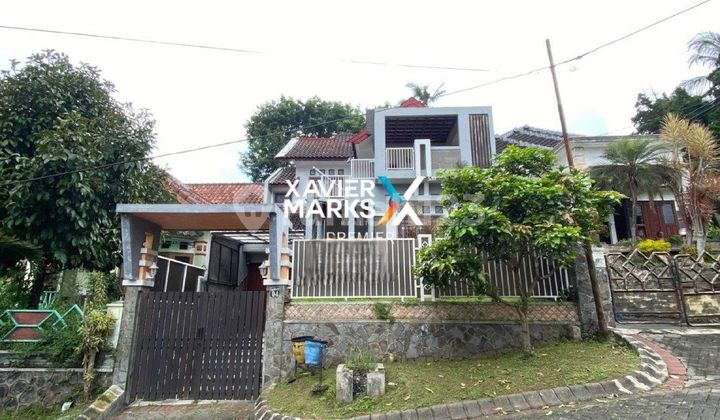 2-Story Villa Steps Away from the City Center in Tawangargo, Karangploso, Malang