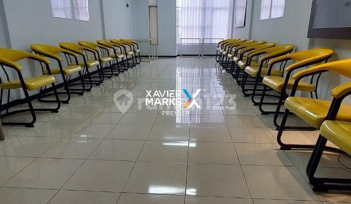 3-Story Shophouse Wide Parking Main Road Dieng Malang 2