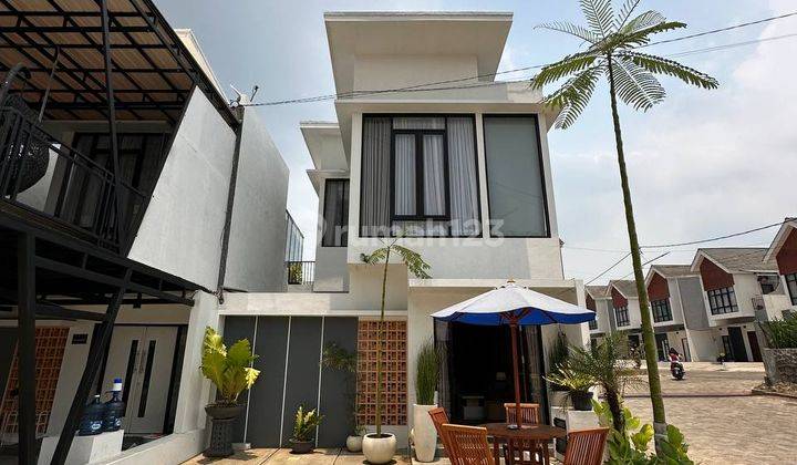 Rumah Villa Full Furnish Dekat Tempat Wisata di Batu Malang 1