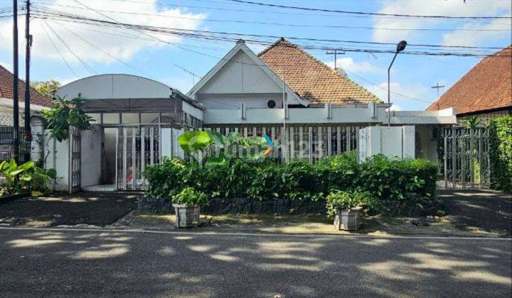 Rumah Klasik Dekat Alun alun di Tangkuban Perahu Malang 1