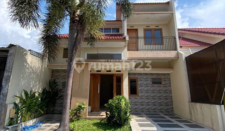 Rumah 2 Lantai Modern Minimalis di Tunggulwulung Malang Rumah 2 Lantai Modern Minimalis di Tunggulwulung Malang