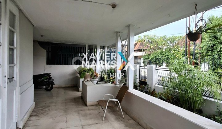 Vintage House a Step Away from Ijen on Buah-buahan Street, Malang 2