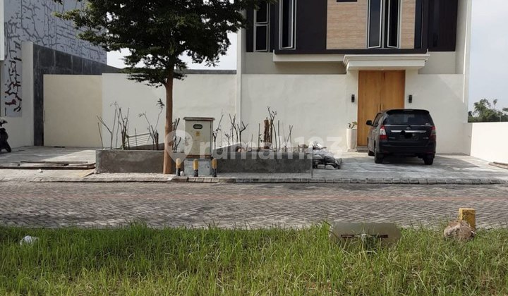 Rumah Selangkah ke Universitas Ciputra di Greenland Gresik