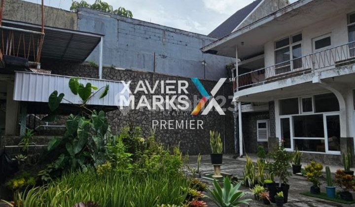 Ijen Boulevard Area House on Gunung-gunung Street, Malang 2
