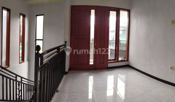 Rumah 2 Lantai Dekat Kampus di Jalan Tata Surya Malang 2