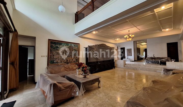 Menteng House with SHM, Spacious Land, Quiet and Secure Location 2