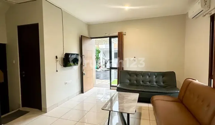 Hoek 2-Story Semi-Furnished House in Olive Cluster, Summarecon Bekasi 2