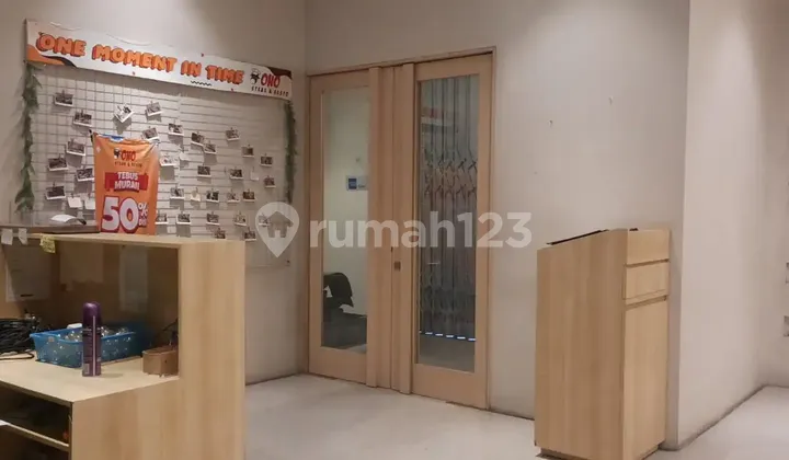 Ready-to-Use Shop House in a Highly Strategic Location 2