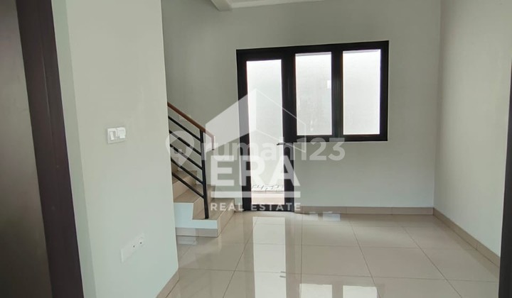 Disewakan Rumah Baru Summarecon Crown Gading Bekasi 2