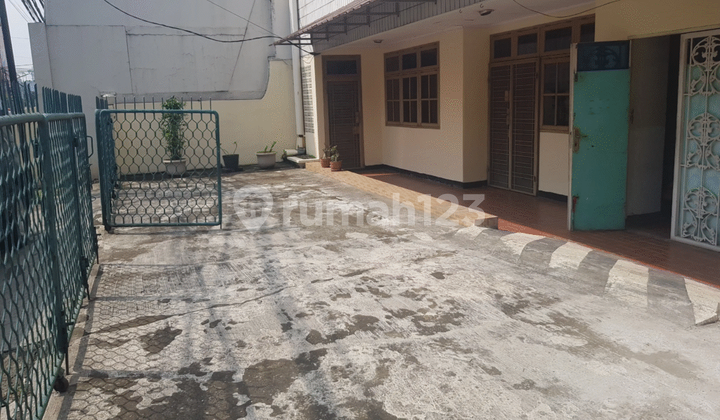 Bangunan Luas Eks Rumah, Klinik & Tempat Ibadah Lokasi Komersil Di Pinggir Jalan Raya, Bekasi