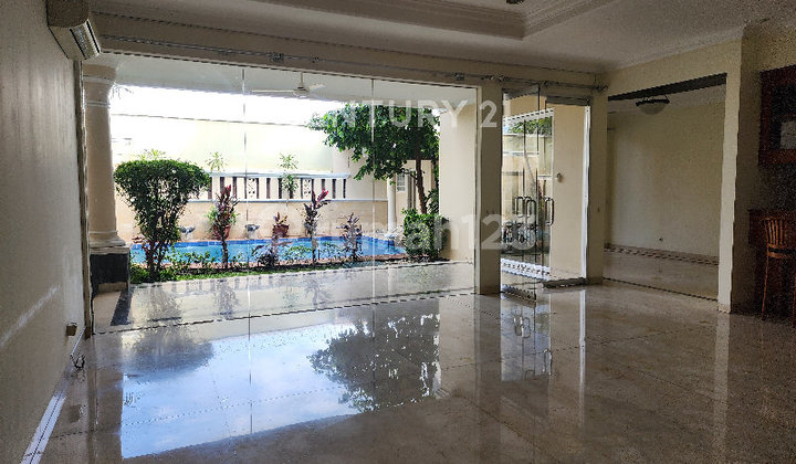 Rumah Lama Siap Huni Bagus di Sekolah Duta Pondok Indah, Jaksel.