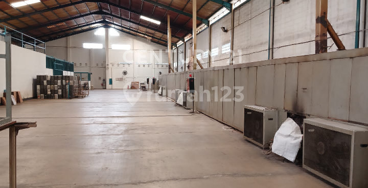 Bangunan Eks Pabrik Makanan Dekat Summarecon, Tegalluar Bandung 2