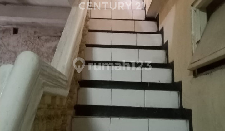 Old House Has a Restaurant Cafe in the Panglima Polim Area, Kebayoran Baru 2