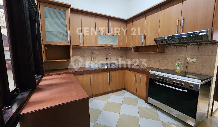 For Rent Ready-to-Occupy House in a Quiet Location in Menteng, Central Jakarta