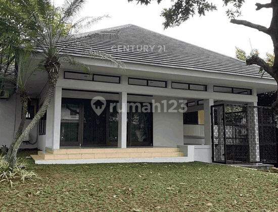 Disewakan Rumah Mewah Dengan Swimming Pool GB7792 1