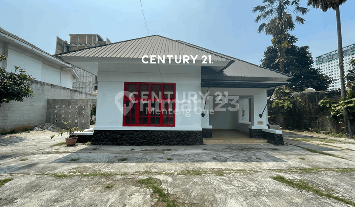 Spacious House Suitable for Office or Business in Central Jakarta 2