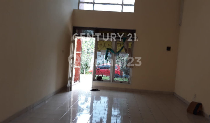 Rumah Luas Kompleks Tropikana Jababeka.  1