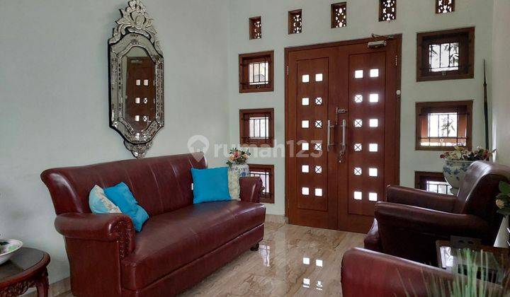 ruang tamu dijual rumah dekat perumahan villa